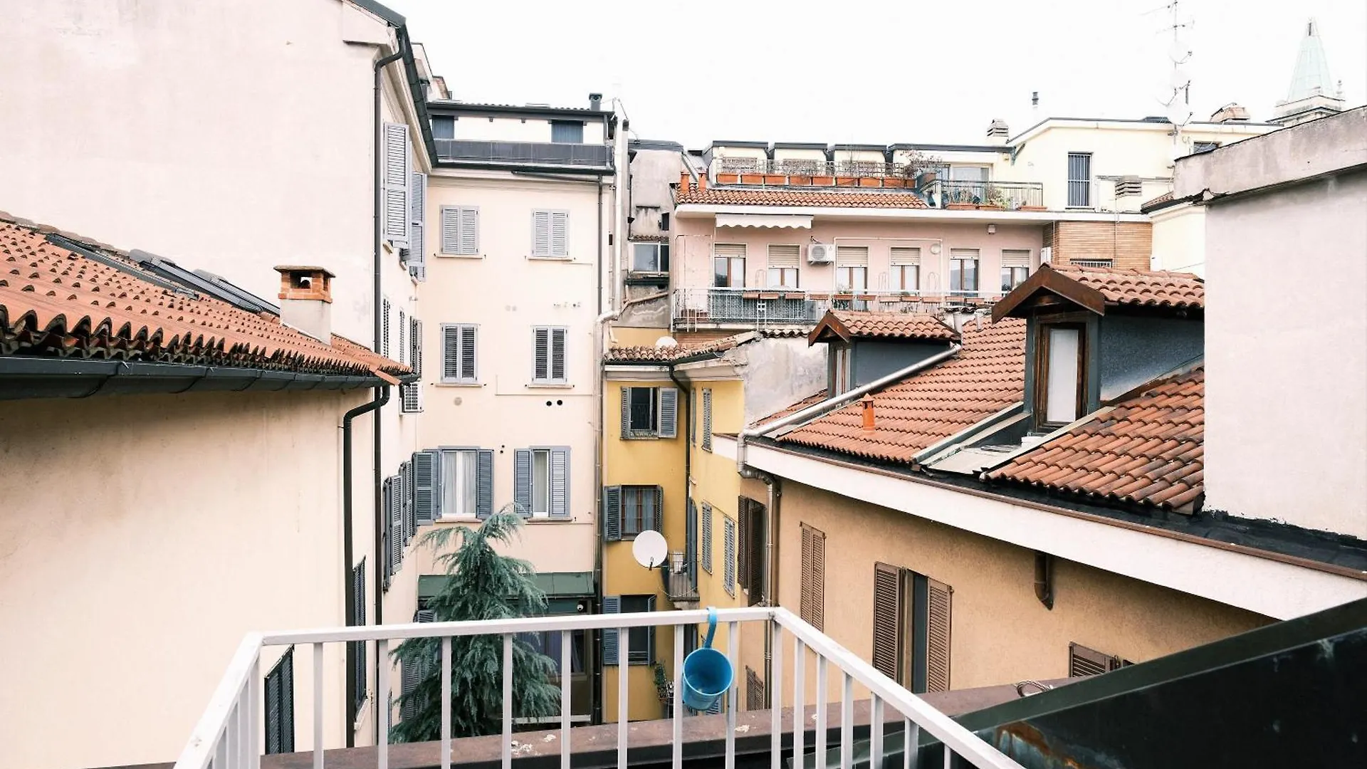 Comecasa 10 Minutes Walk From Duomo 2 Bedroom Apartment ミラノ 0*,  イタリア