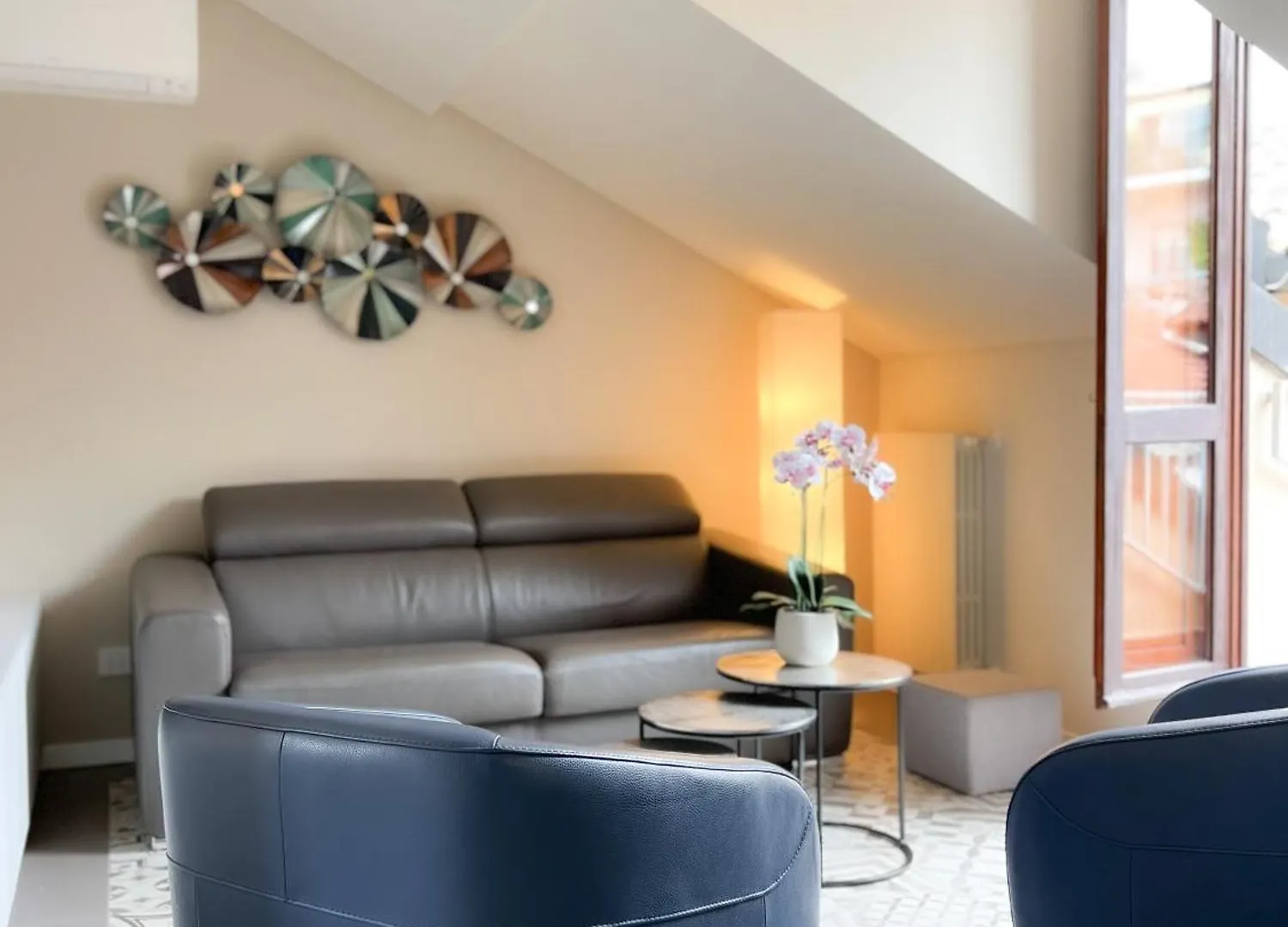 Comecasa 10 Minutes Walk From Duomo 2 Bedroom Apartment Milan Italy