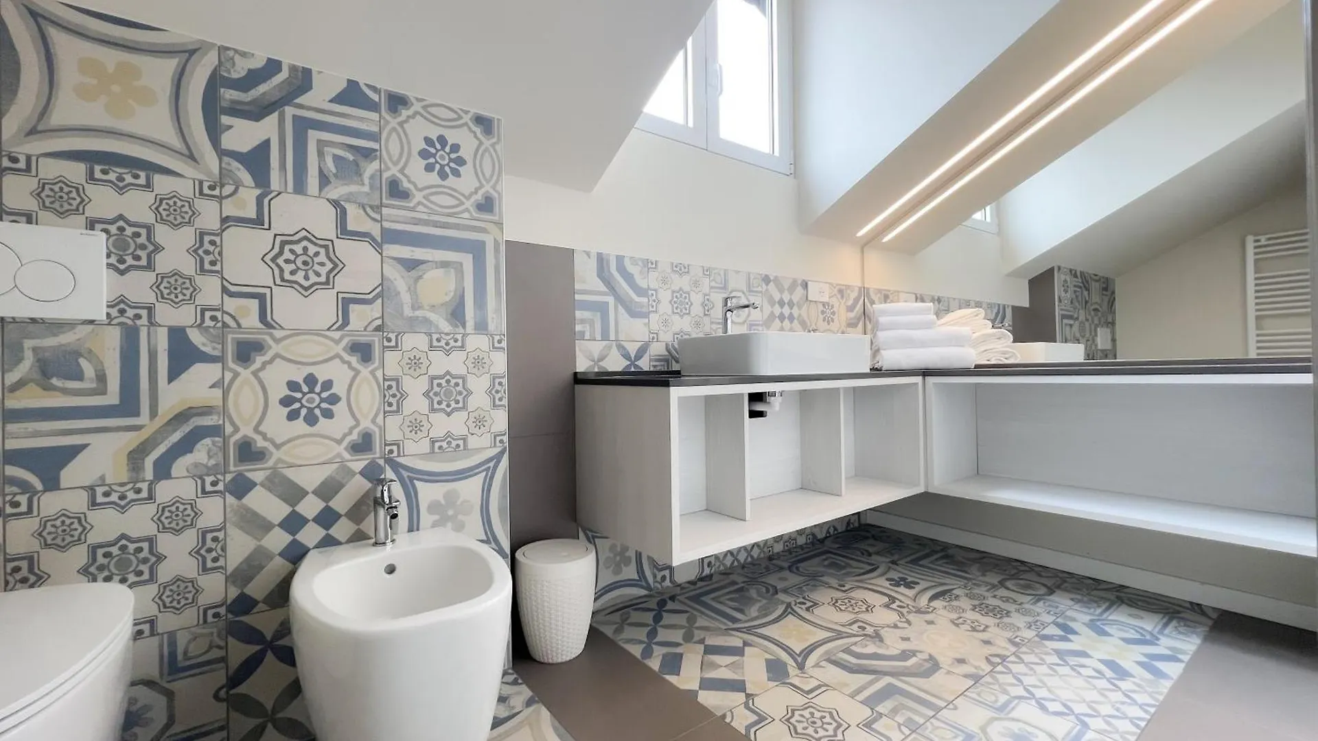 Comecasa 10 Minutes Walk From Duomo 2 Bedroom Apartment Milan Italy