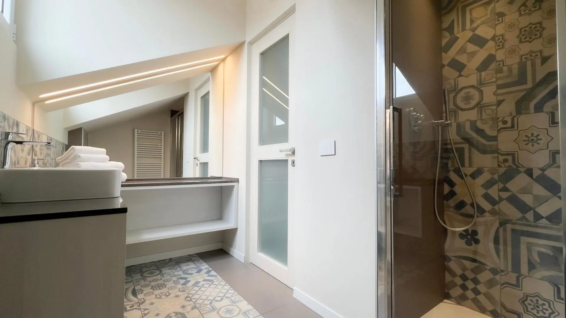 Comecasa 10 Minutes Walk From Duomo 2 Bedroom Apartment Milan Italy