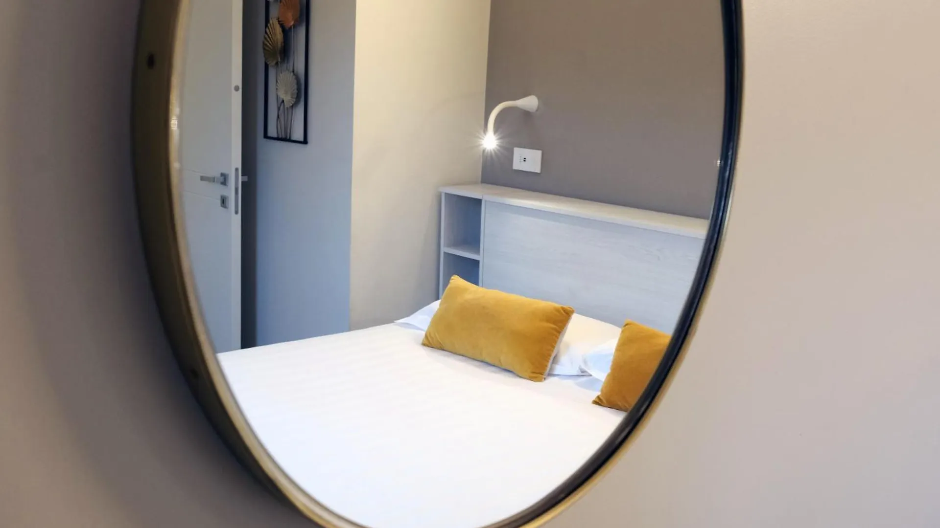 Comecasa 10 Minutes Walk From Duomo 2 Bedroom Apartment Milan